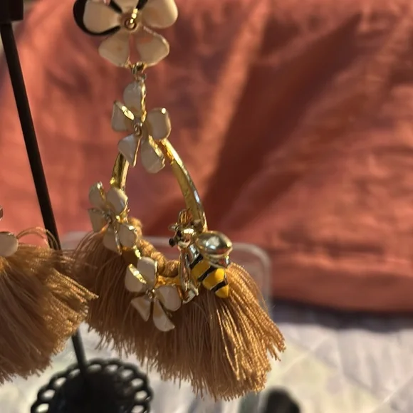 Bee fringe earrings - Picture 2 of 4